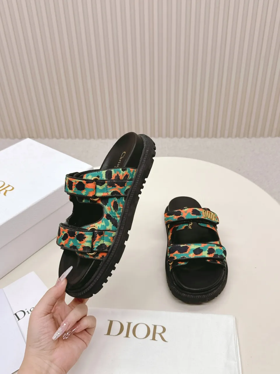 👟👟Ex-factory price 460👟👟 This black sheepskin DiorAct sandal is fashionable. Paired with an insole that fits the shape of your foot, it's made of exceptionally lightweight and comfortable leather. The upper straps feature a Velcro closure and feature a gold-finish metal "DIOR" logo. Can be matched with various styles to show modern style. Gold-finish metal "DIOR" logo Two adjustable Velcro straps Leather insole that fits the shape of your foot Soft and lightweight texture EVA sole decorated with Christian Dior's lucky star symbol Made in Italy Size 35--42 (Customized sizes 41 and 42 are non-refundable)